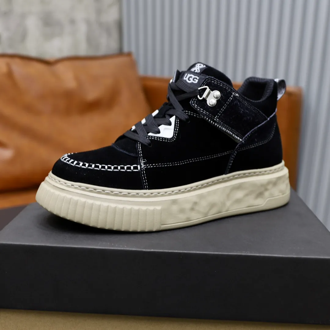 Ex-factory price: 620💰Thick wool imported from Australia Brand: UGG genuine purchase Size: 39-44 Grade: Official website 1:1 Material: First layer of genuine leather waterproof and antifreeze upper Real wool lining Original non-slip soft wear-resistant outsole Style category: Men's casual shoes Trendy style Comfortable on the feet Color: Official website color synchronization